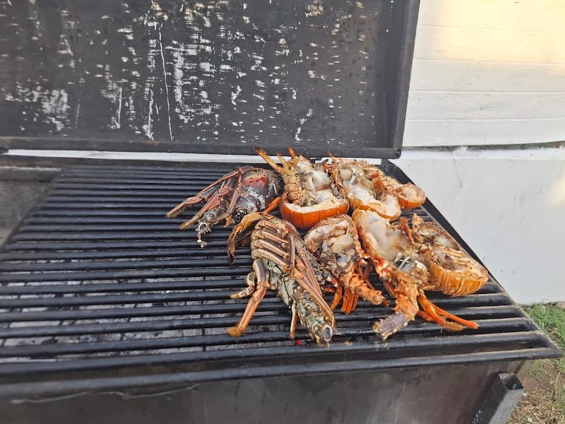 Alister's Bar, Grill & Recreation
