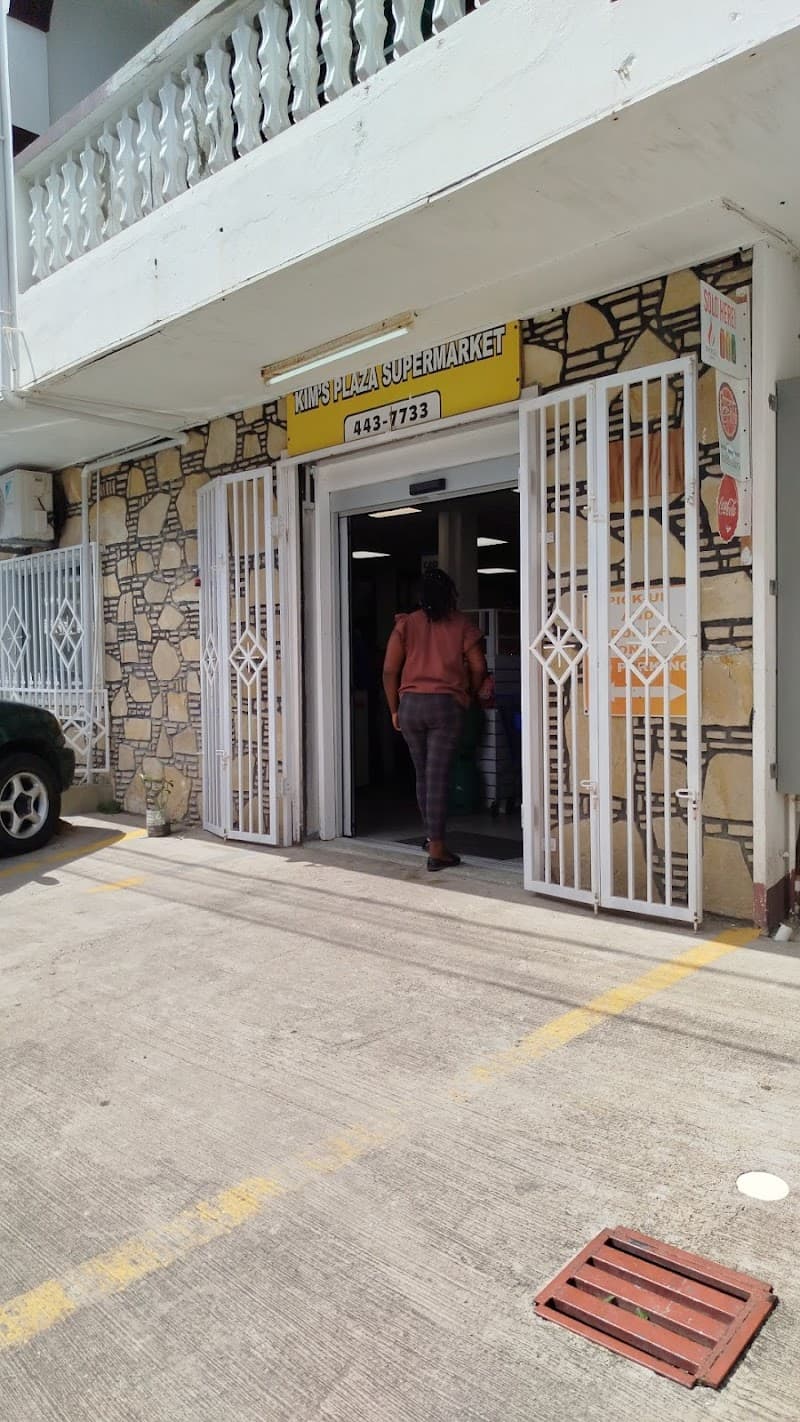 Kim's Plaza Guesthouse & Supermarket